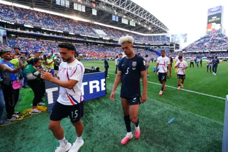 Belgium takes advantage of US lapses to advance in World Cup